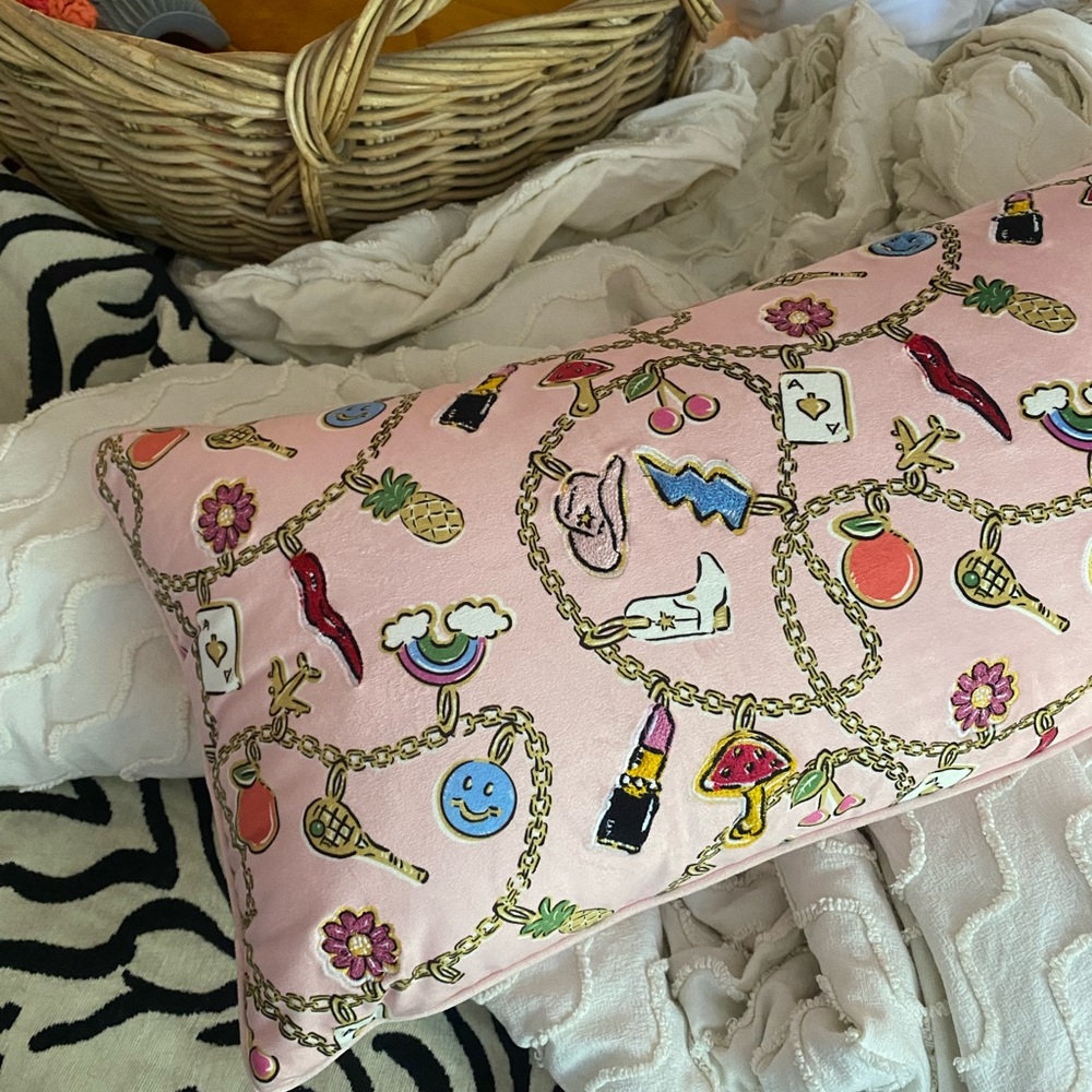 Embroidered throw pillow - Picture 3 of 5